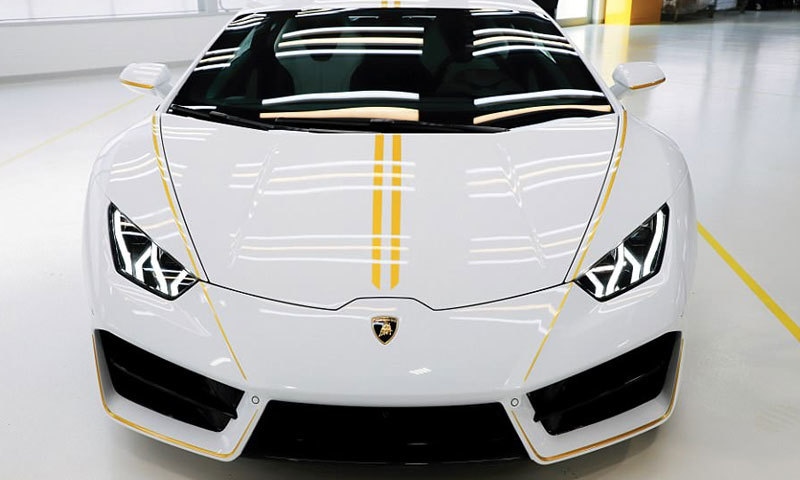 پوپ فرانسس کو گزشتہ برس یہ کار تحفے میں دی گئی تھی&mdash;فوٹو: لامبور گینی