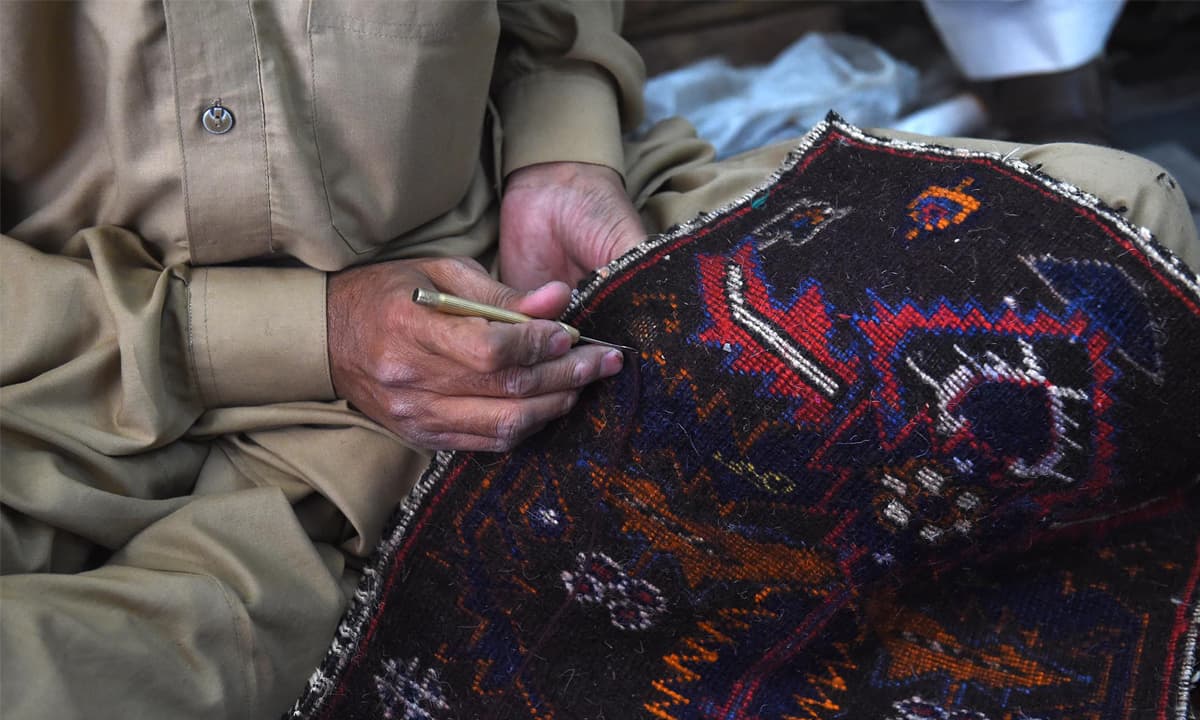 The art of crafting handmade carpets