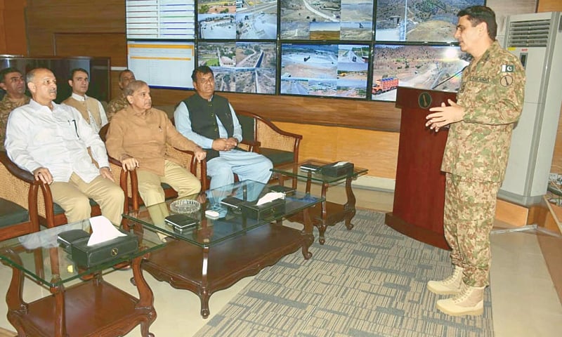 Shahbaz visits Pak-Afghan border, pays homage to army martyrs