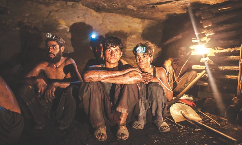 Young workers inside a mine in Choa Saidan Shah, Punjab | Sarah Rashid / Reuters