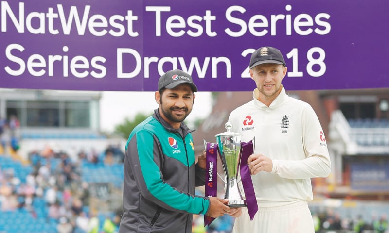 England captain Joe Root and his Pakistani counterpart Sarfraz Ahmed pose with the trophy.&mdash;Reuters