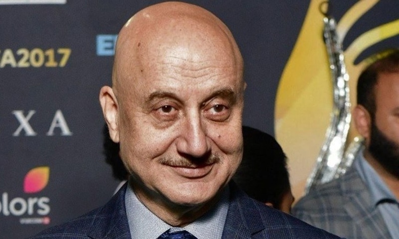 بولی وڈ اداکار انوپم کھیر &mdash;۔