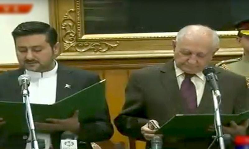 Alauddin Marri (L) is administered the oath of caretaker CM by Governor Muhammad Khan Achakzai. — DawnNewsTV