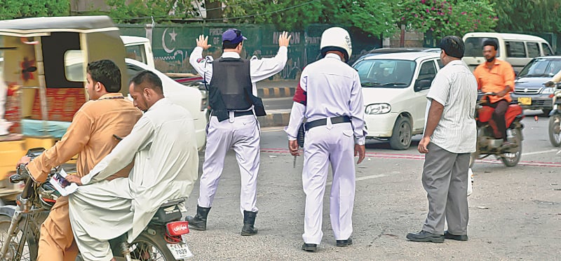 Managing traffic near Clifton Bridge, Karachi | Fahim Siddiqi/White Star