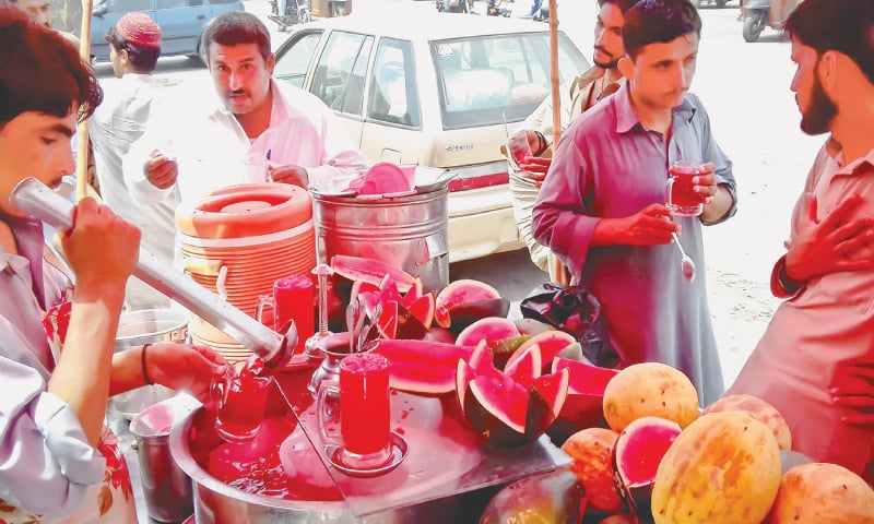 People enjoy watermelon juice being sold by a street vendor, unaware of the health risks it might be carrying because of likely contamination.—Fahim Siddiqi/White Star People enjoy watermelon juice being sold by a street vendor, unaware of the health risks it might be carrying because of likely contamination.—Fahim Siddiqi/White Star