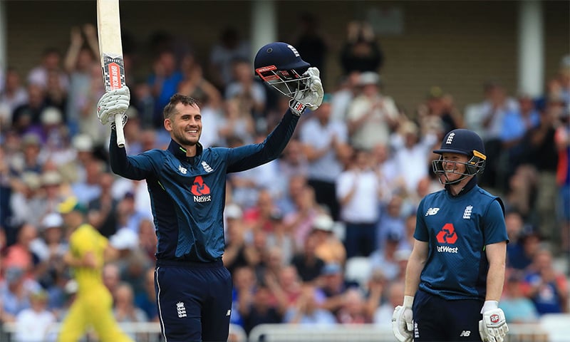 انگلش بلے باز ایلکس ہیلز کا سنچری کی تکمیل کے بعد ایک انداز— فوٹو: اے ایف پی انگلش بلے باز ایلکس ہیلز کا سنچری کی تکمیل کے بعد ایک انداز— فوٹو: اے ایف پی