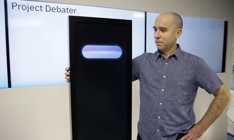 پروجیکٹ ڈیبیٹر کا ڈیزائن عام کمپیوٹر سے مختلف ہے—فوٹو: اے پی