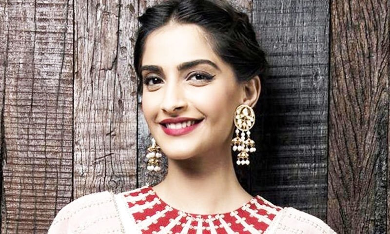 بولی وڈ اداکارہ سونم کپور &mdash;۔