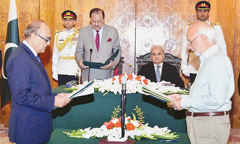 ISLAMABAD: President Mamnoon Hussain administers the oath to retired Lt Gen Naeem Khalid Lodhi and Mian Misbahur Rehman as federal ministers at Aiwan-i-Sadr on Wednesday.—APP ISLAMABAD: President Mamnoon Hussain administers the oath to retired Lt Gen Naeem Khalid Lodhi and Mian Misbahur Rehman as federal ministers at Aiwan-i-Sadr on Wednesday.—APP