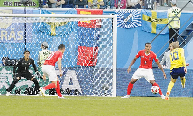 ST PETERSBURG: Sweden’s Emil Forsberg (R) shoots to score the goal during the round-of-16 match against Switzerland at the St Petersburg Stadium on Tuesday.—AP ST PETERSBURG: Sweden’s Emil Forsberg (R) shoots to score the goal during the round-of-16 match against Switzerland at the St Petersburg Stadium on Tuesday.—AP