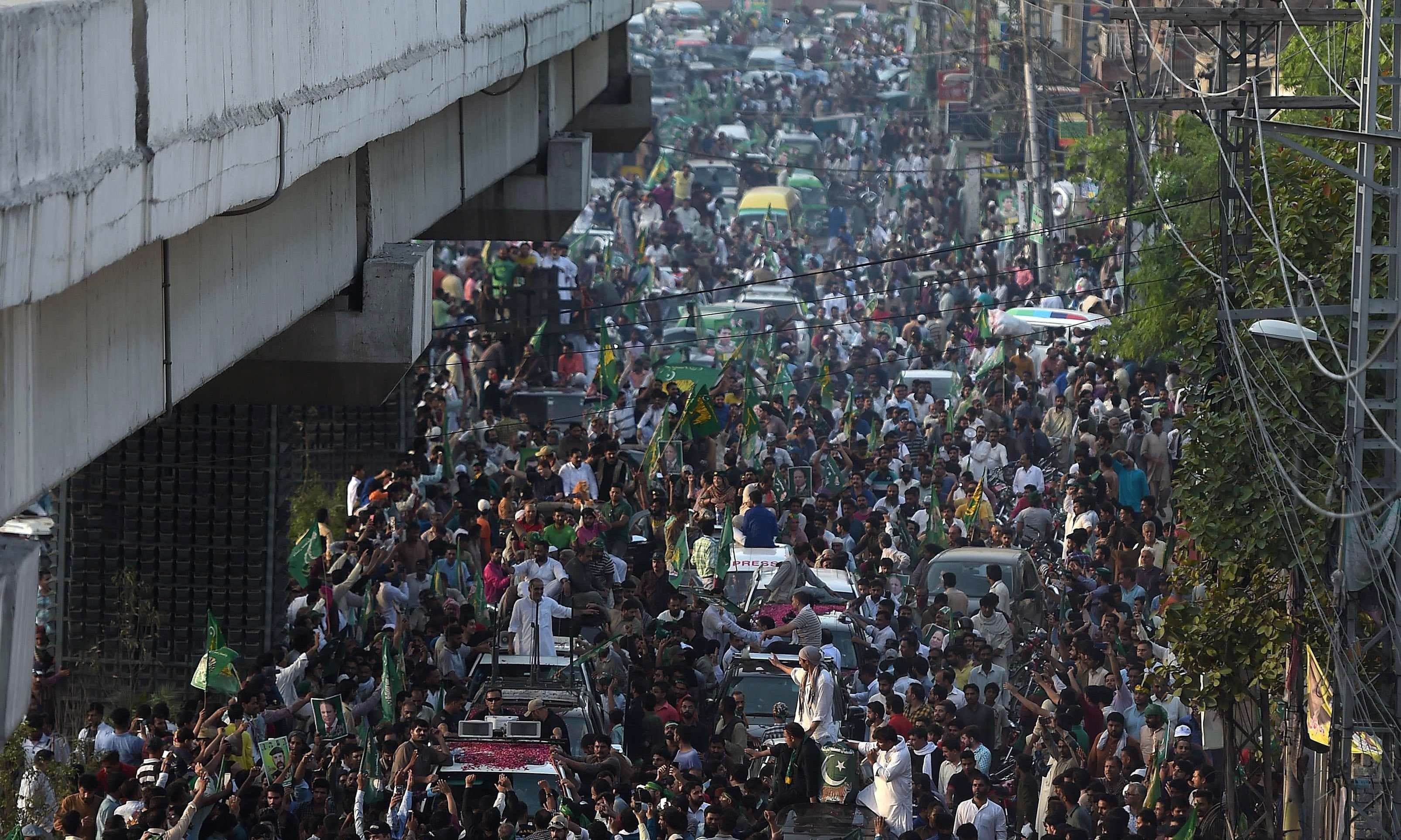 Lockdown fails to contain workers as thousands take to streets