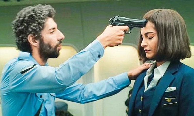 جم نے نیرجا کے ساتھ بولی وڈ میں ڈیبیو کیا —۔