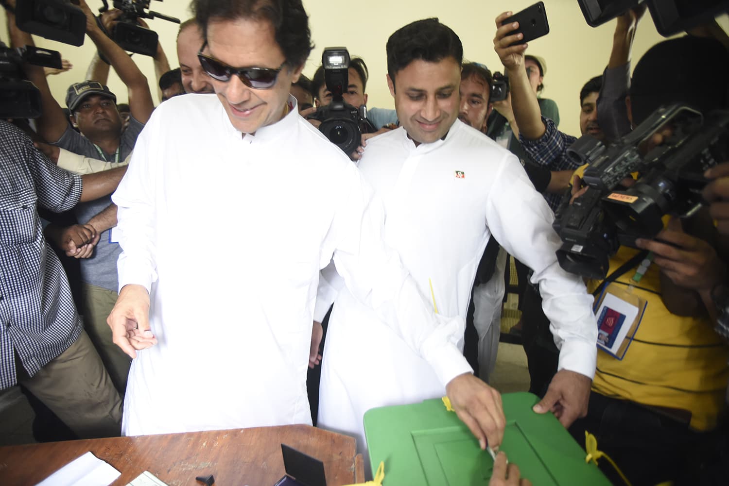 Imran Khan arrives at polling station to cast vote. —Photo by Tanveer Shahzad