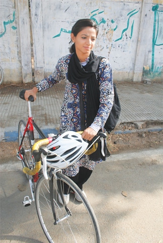 Girls too are taking to riding bicycles in Karachi | Tahir Jamal/White Star