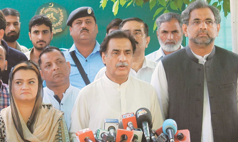 ISLAMABAD: Former National Assembly Speaker Ayaz Sadiq talks to reporters outside the Election Commission of Pakistan office on Saturday. Former prime minister Shahid Khaqan Abbasi and former information minister Marriyum Aurangzeb are present on the occasion.—Online