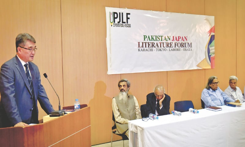 Consul General Toshikazu Isomura speaks at the event on Tuesday.&mdash;White Star