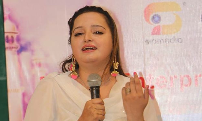 پولیس کے مطابق پشتو گلوکارہ ریشم کو ان کے خاوند نے فائرنگ کرکے قتل کیا &mdash; فوٹو: سراج الدین