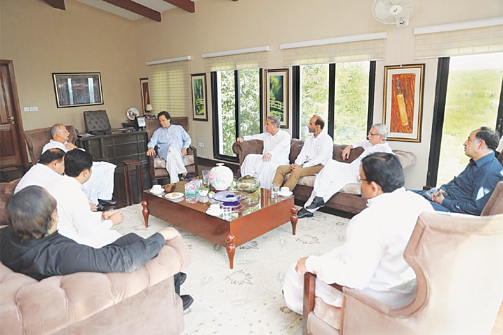 ISLAMABAD: Independents continue to join the Pakistan Tehreek-i-Insaf which is poised to form its governments at the Centre, Punjab and Khyber Pakhtunkhwa. On Thursday, Amjad Farooq from NA-190 (D.G. Khan), and two MPAs-elect Malik Ghulam Rasool Sahi from Khushab and Mohsin Ata Khosa from Rahim Yar Khan announced their decision to join the PTI during a meeting with Imran Khan and other party leaders at Banigala.