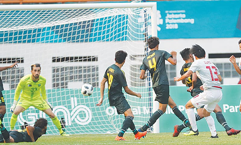 CIKARANG: Japan&rsquo;s Yuto Iwasaki (R) shoots to score past Pakistan goalkeeper Saqib Hanif during their Asian Games group &lsquo;D&rsquo; match at the Wibawa Mukti Stadium on Thursday.&mdash;AP
