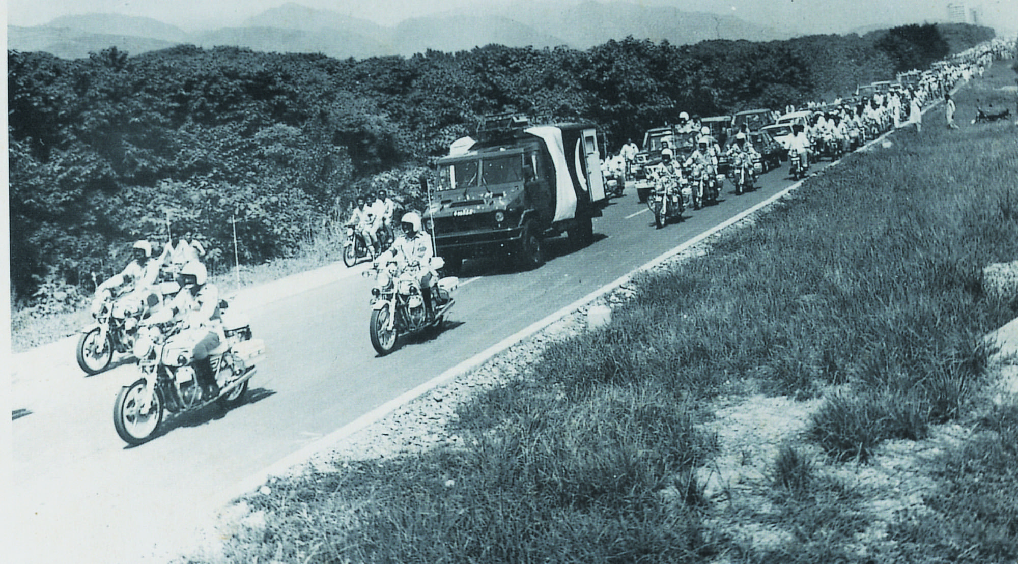 Gen Zia’s funeral procession on Aug 19, 1988. — White Star