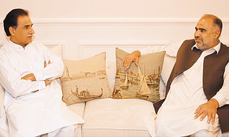 اسپیکر قومی اسمبلی اسد قیصر نے ایوان کی کارروائی کے سلسلے میں سابق اسپیکر سردار ایاز صادق سے ملاقات کی&mdash;