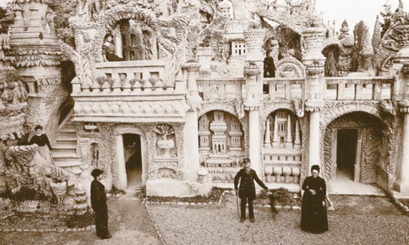 CHEVAL with his family in front of the palace.