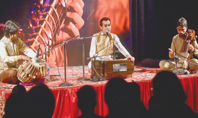 Mustafa Dilpazir performs at the ‘Nautarang’ programme at the Alliance de Francaise on Saturday evening.—White Star Mustafa Dilpazir performs at the ‘Nautarang’ programme at the Alliance de Francaise on Saturday evening.—White Star