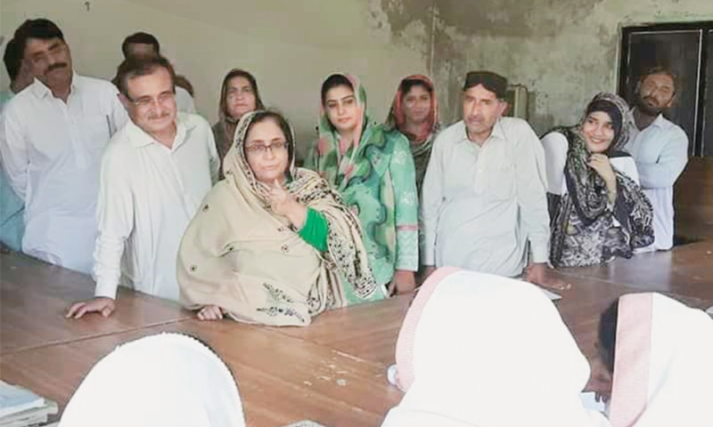 HEALTH Minister Dr Azra Pechuho talks to administration staff at the Jacobabad Civil Hospital on Friday.—Dawn HEALTH Minister Dr Azra Pechuho talks to administration staff at the Jacobabad Civil Hospital on Friday.—Dawn