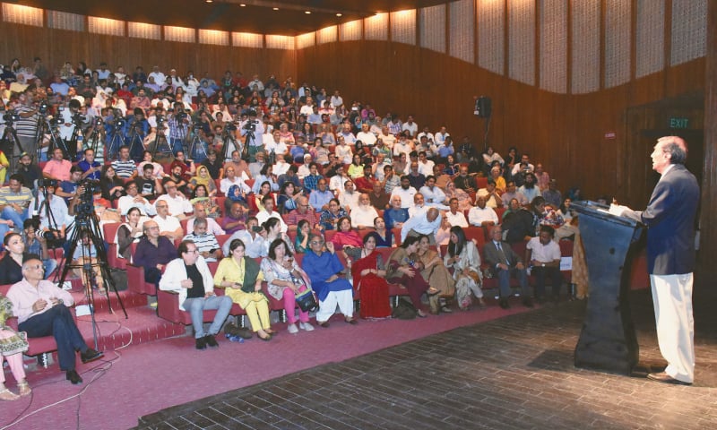 ZIA Mohyeddin speaks to the audience.&mdash;Dawn