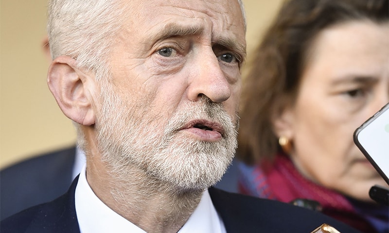 Labour Party leader Jeremy Corbyn, gives a press conference after the meeting with senior EU officials in Brussels after warning he may oppose any Brexit deal negotiated by the London government, at Berlaymont building on September 27, 2018. ─ AFP