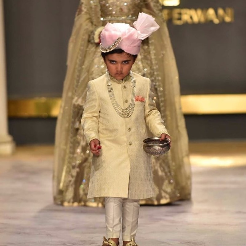 دیپک پروانی کے سولو شو میں ننھے میاں نے تقریب کو چار چاند لگائے&mdash;فوٹو : انسٹاگرام