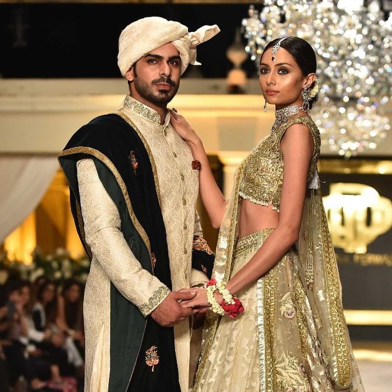 اداکارہ  فروا کاظمی نے بھی دیپک پروانی کے شو میں واک کی&mdash;فوٹو : انسٹاگرام