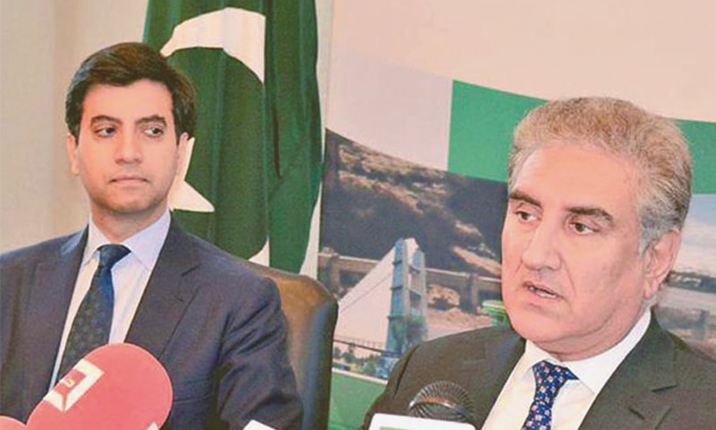 WASHINGTON: Foreign Minister Shah Mehmood Qureshi addressing the press conference at the Pakistan Embassy.—INP