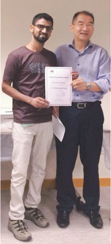 Receiving the Best Research Presentation Award from Prof Michael Yang, Head of the Department of Biomedical Sciences, City University, Hong Kong