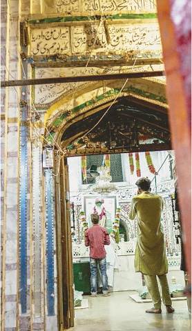 Devotees inside the Mauj Darya shrine