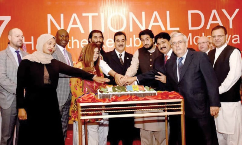 Moldova&rsquo;s honorary consul general Mian Mehmood, Minister of State Shehryar Khan Afridi, former prime minister Syed Yousaf Raza Gilani and other dignitaries cut a cake on the occasion of Moldova&rsquo;s national day in Islamabad.