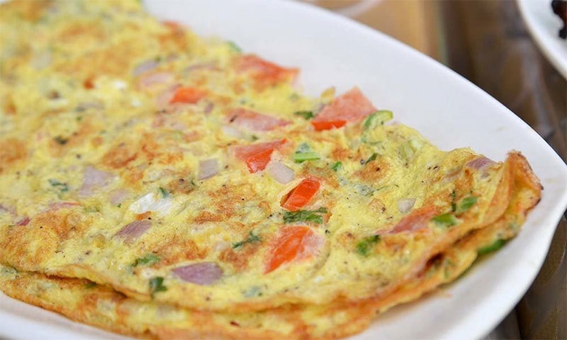 درج ذیل طریقہ کار سے آپ 10 منٹ کے اندر دیسی مصالحے دار آملیٹ تیار کرسکیں گے&mdash; شٹر اسٹاک فوٹو