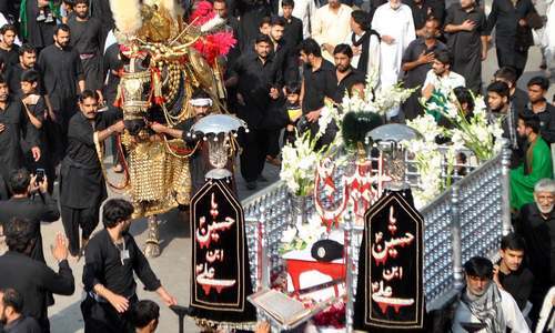 راولپنڈی میں چہلم حضرت امام حسین کے موقع پر جلوس نکالے گئے &mdash; فوٹو : آن لائن