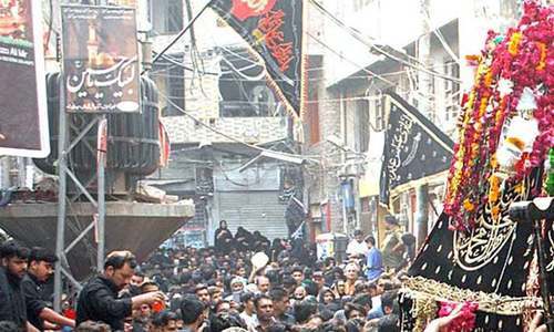 لاہور میں بھی چہلم کے موقع پر جلوس نکالے گئے &mdash; فوٹو : آن لائن