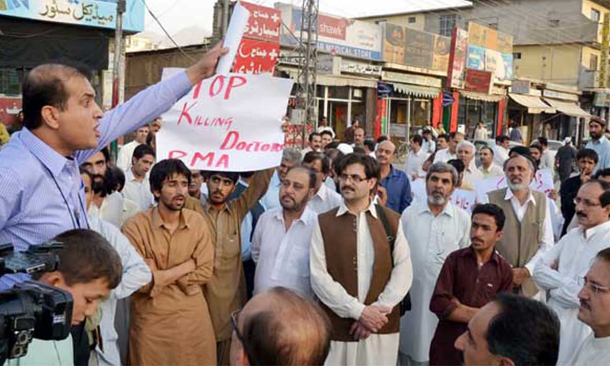 Supporters of PMA protest against the kidnapping of a doctor during a demonstration outside Civil Hospital Quetta | Photo by PPI