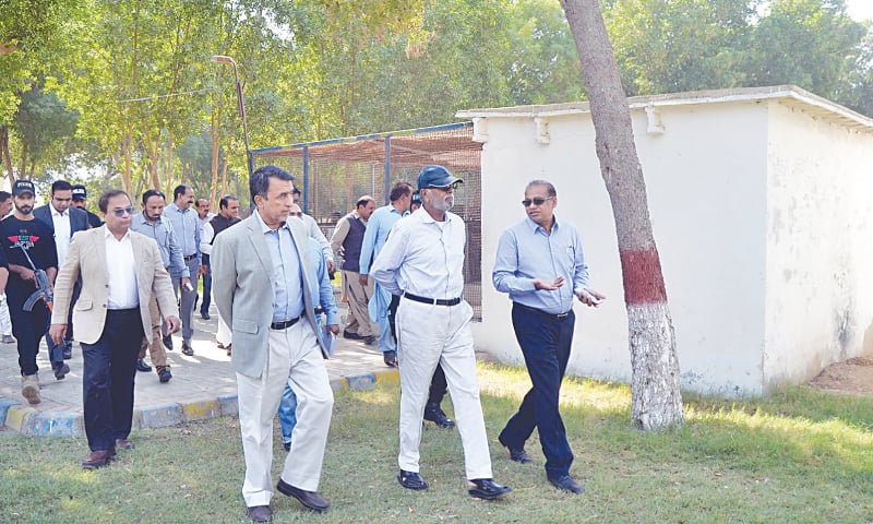JUSTICE Amir Hani Muslim visits Rani Bagh along with Hyderabad Mayor Tayyab Hussain and officials of various departments on Saturday.—Online JUSTICE Amir Hani Muslim visits Rani Bagh along with Hyderabad Mayor Tayyab Hussain and officials of various departments on Saturday.—Online