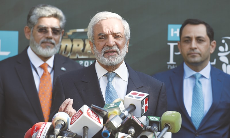 ISLAMABAD: PCB chairman Ehsan Mani talks to reporters prior to the Pakistan Super League player draft on Tuesday.—Tanveer Shahzad/White Star