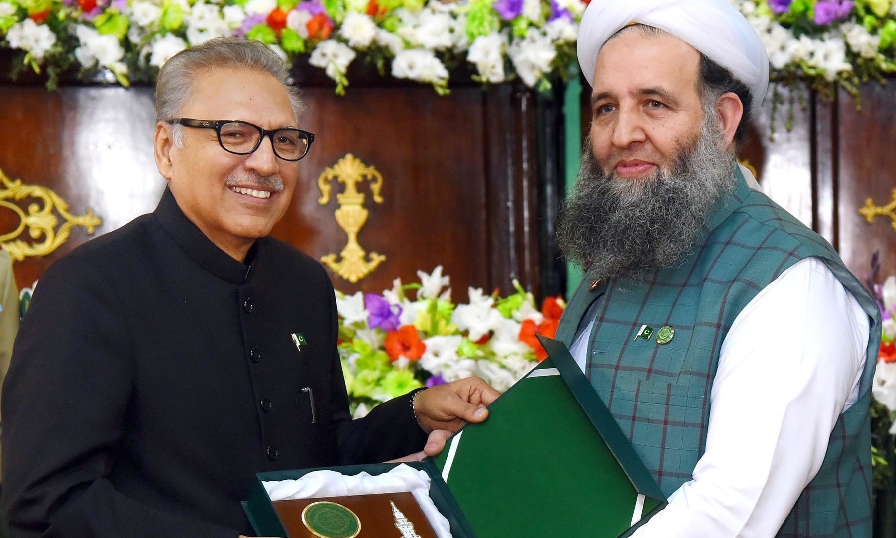 President Dr Arif Alvi being presented a memento by Minister for Religious Pir Nurul Haq Qadri. —PID