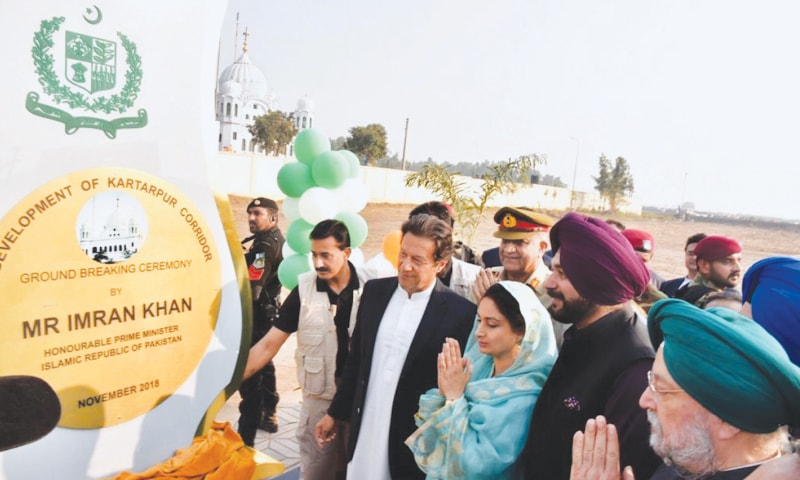 KARTARPUR: Prime Minister Imran Khan, Chief of the Army Staff Gen Qamar Javed Bajwa, Indian ministers Harsimrat Kaur Badal, Hardeep Singh Puri and Navjot Singh Sidhu pictured at the groundbreaking of the Kartarpur corridor on Wednesday.&mdash;M. Arif / White Star
