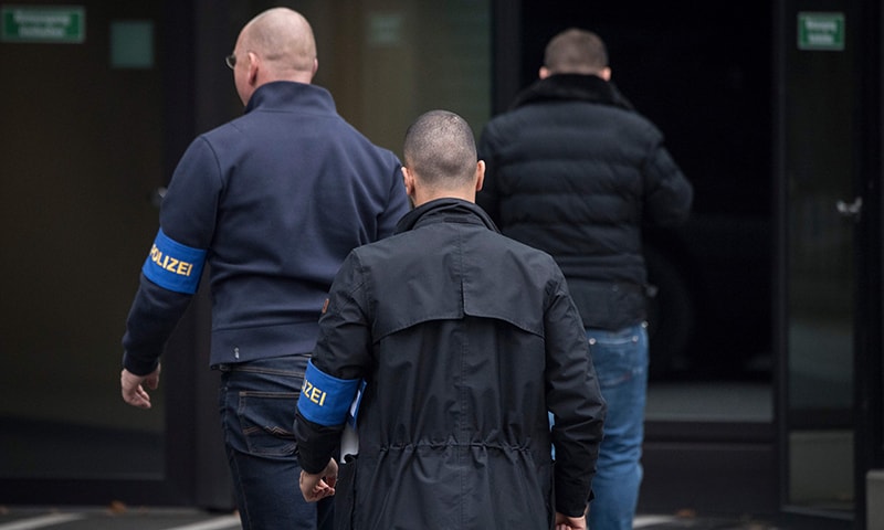 Civilian police investigators enter Deutsche Bank's headquarters in Frankfurt on November 29, 2018. — AFP