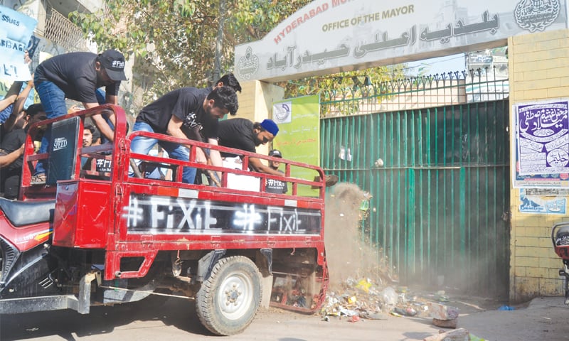 Garbage being dumped outside the Hyderabad mayor’s office on Tuesday.—Dawn