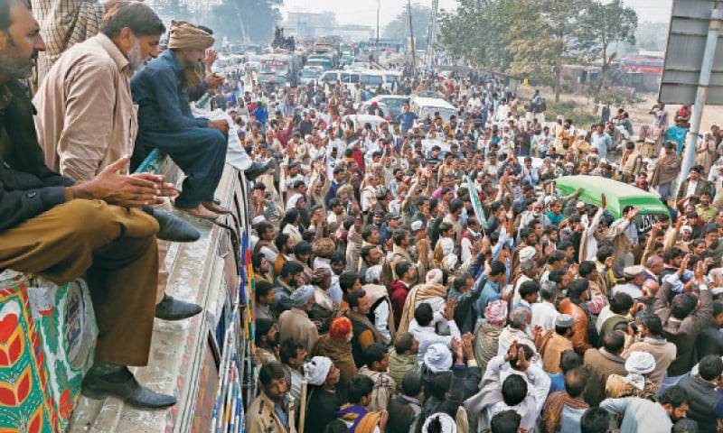 Farmers protest at the Thokar Niaz Beg entrance to the city against increase in fertiliser rates. — White Star