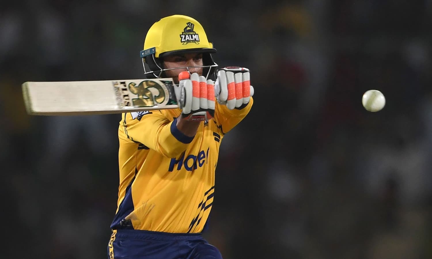 پشاور زلمی نے مقررہ اوورز میں 9 وکٹوں کے نقصان پر 148رنز بنائے — فوٹو: اے ایف پی