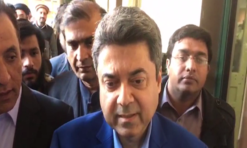 فروغ نسیم نے میڈیا سے گفتگو کرتے ہوئے ای سی ایل میں شامل ناموں کی وضاحت کردی&mdash;فوٹو:ڈان نیوز