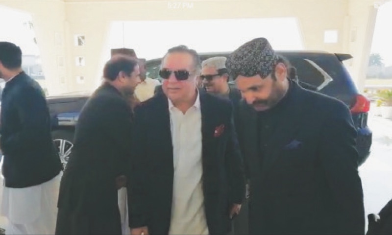 GOVERNOR Imran Ismail being received by Sardar Ali Gohar Mahar in Khangarh on Saturday.—Dawn